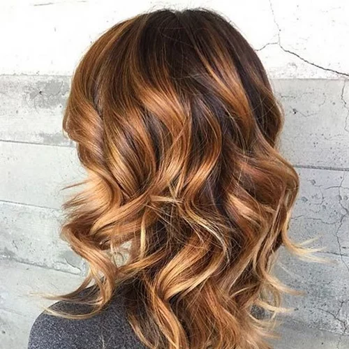 Το viral video με τον πιο απρόσμενο τρόπο που ακολουθεί μία κοπέλα για να κάνει μπούκλες