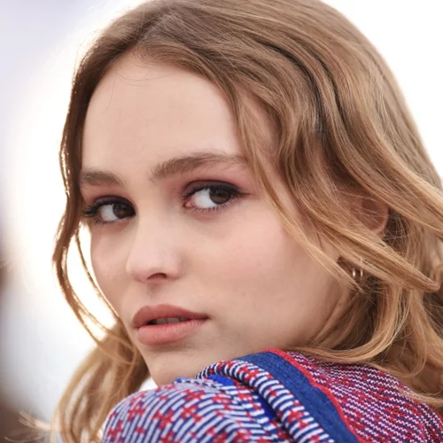 Beauty Alert: Η κόρη του Johnny Depp είναι το πρόσωπο του νέου αρώματος Chanel