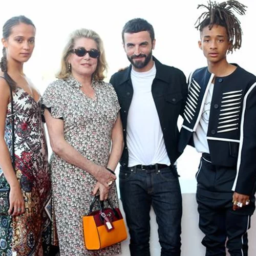 Louis Vuitton Cruise '17: Οι celebrities και τα ωραιότερα looks του fashion show