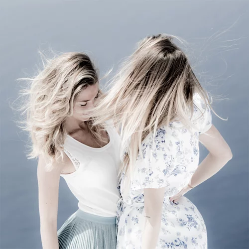 Η Intimissimi ταξίδεψε στη Σαντορίνη με 15 fashion bloggers από ολόκληρο τον κόσμο!