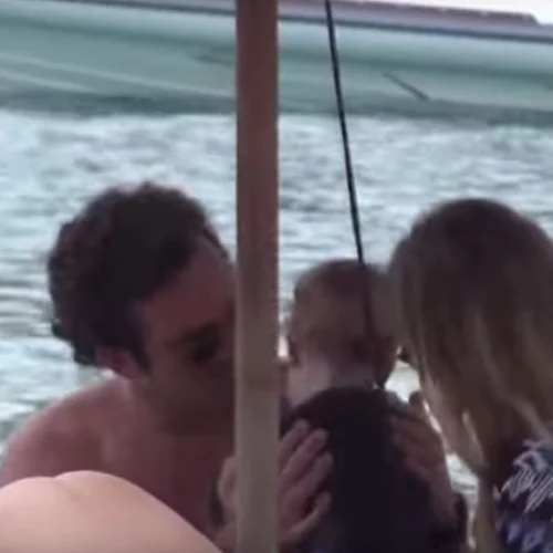 Βίκυ Καγιά - Ηλίας Κρασσάς: Σε παραλία της Μυκόνου με την κόρη τους (Video)