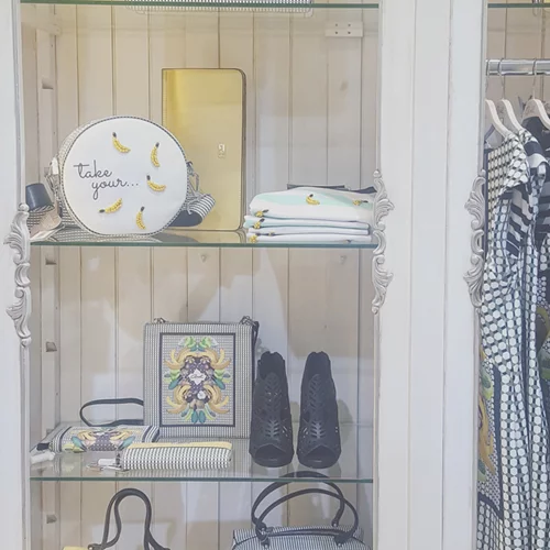 Η Miss Chic ανακαλύπτει το πιο εντυπωσιακό κατάστημα ρούχων και αξεσουάρ