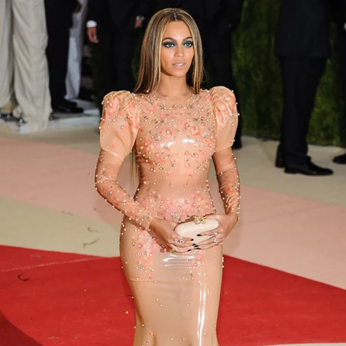 Η sexy εμφάνιση της Beyonce στο Met Gala (και η απουσία του Jay Z)