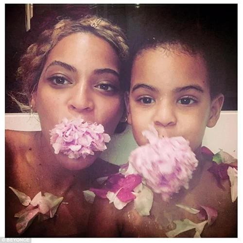 Beyonce: Ανεβάζει την πιο χαριτωμένη fashion φωτογραφία της με την Blue Ivy