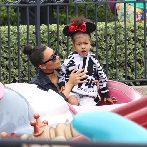 Celebs...Σαν εμάς! (23/05)