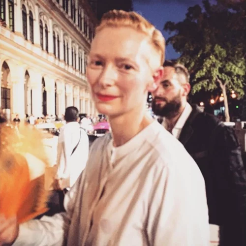 The Tilda Swinton Εffect | Ο νόμος της έλξης και η γυναίκα φαινόμενο που έγινε χθες 59 ετών
