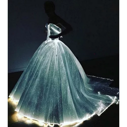 Claire Danes: Εμφανίστηκε σαν Σταχτοπούτα στο Met Gala