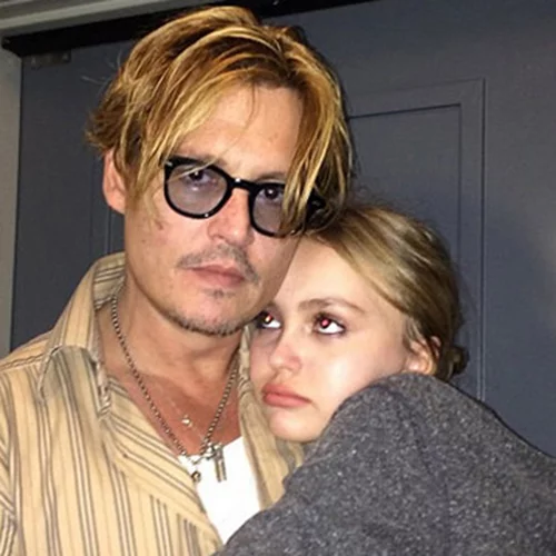 Lily Rose Depp: Και η κόρη του ηθοποιού στο πλευρό του