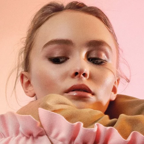 Lily Rose Depp: Πιο εντυπωσιακή από ποτέ στο χορό τελειοφοίτων