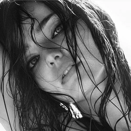 Miranda Kerr: Η ξενάγηση στη γκαρνταρόμπα της θα σε κάνει να ζηλέψεις (βίντεο)