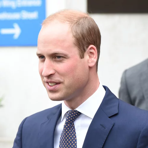 Πρίγκιπας William: Εσύ τον είδες να κάνει yoga με κοστούμι;