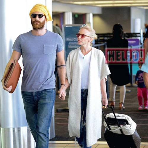 Kylie Minogue - Joshua Sasse: Διακοπές στη Σίφνο λίγο πριν το μυστικό γάμο τους τον Ιούλιο στην Ιταλία