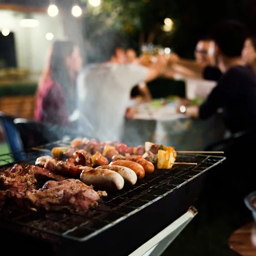 Το περιοδικό Maison Figaro σε καλεί για απογευματινό BBQ εντελώς δωρεάν και σου μαθαίνει τα πάντα για έναν άψογο κήπο!