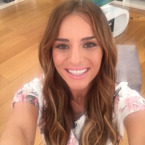 Αυτά κάνει η Ελένη Τσολάκη στα μαλλιά της (γι' αυτό είναι τέλεια)