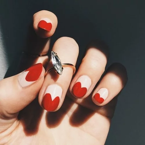 #maniMonday: Το κόκκινο manicure ανανεώνεται και γίνεται hot ξανά!