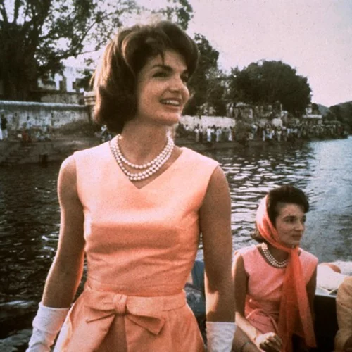 Το αλάνθαστο summer style της Jackie O