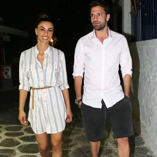 Ειρήνη Παπαδοπούλου -Κωνσταντίνος Αργυρός: Βόλτα στα σοκάκια της Μυκόνου