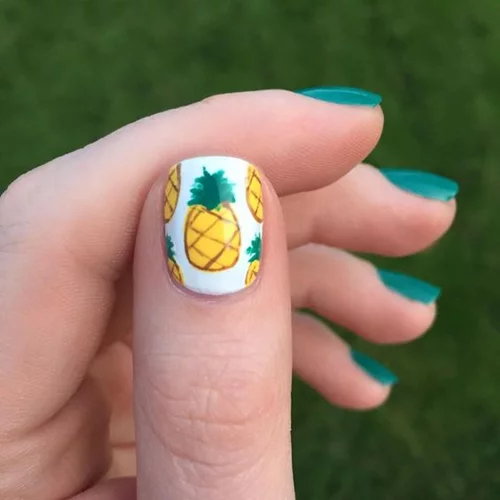 #maniMonday: Το μενού έχει νύχια με ανανά!