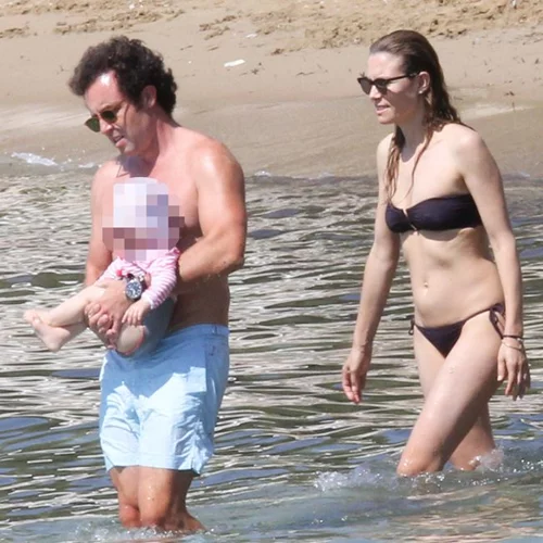 Βίκυ Καγιά - Ηλίας Κρασσάς: Στην παραλία με την κόρη τους, Μπιάνκα