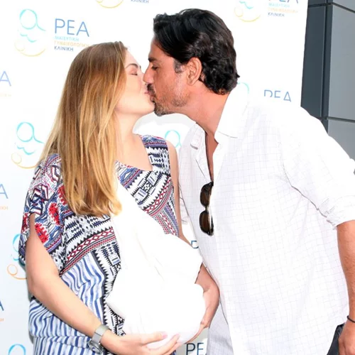 Δέσποινα Καμπούρη: Η έξοδος από το μαιευτήριο με την κόρη της