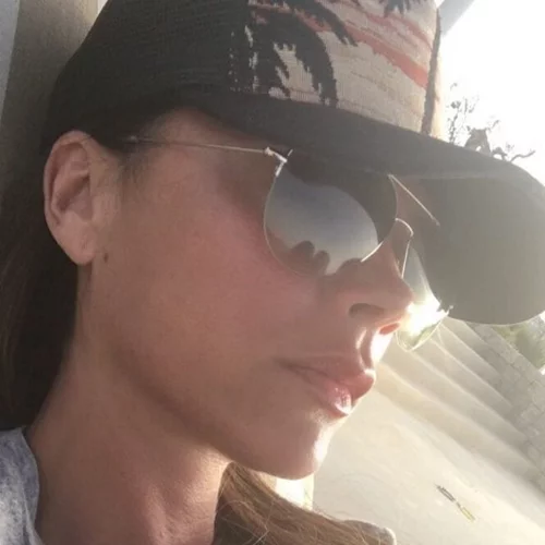 Η Victoria Beckham είναι ενθουσιασμένη με τις ελληνικές θάλασσες και το δείχνει