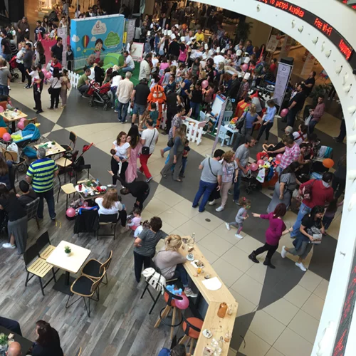 Η Αγκαλιά γιόρτασε την Ημέρα της Μητέρας στο εμπορικό κέντρο River West