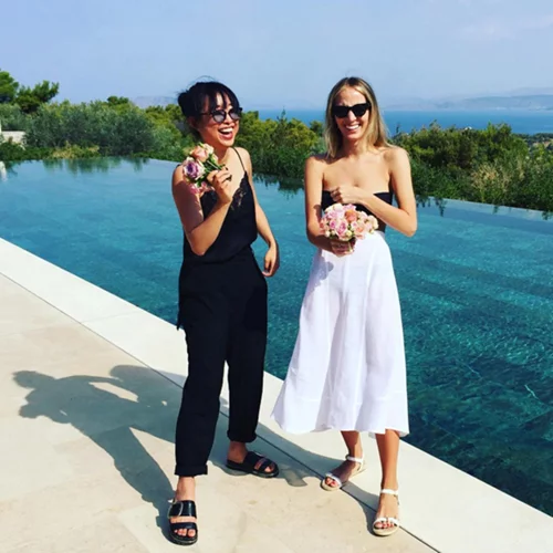 Tα πιο stylish it-girls κάνουν διακοπές στην Ελλάδα! Τι φορούν στα ελληνικά νησιά;