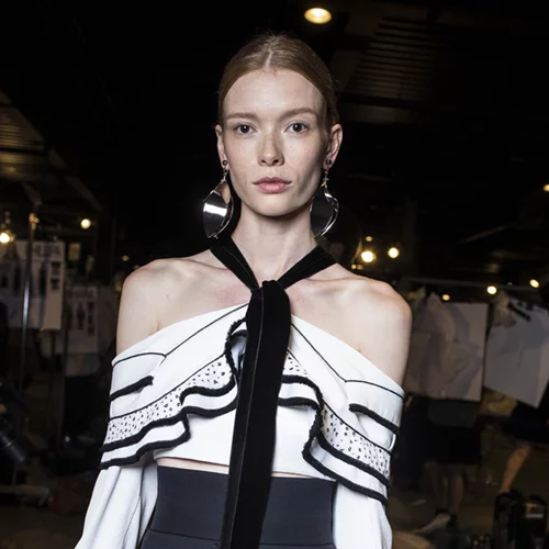 Kαλεσμένη σε γάμο: 10 chic ιδέες για σένα που βαρέθηκες τα φορέματα!