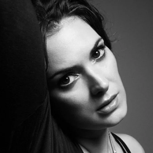 Winona Ryder: Η σταρ βρίσκεται στο πλευρό του Johnny Depp