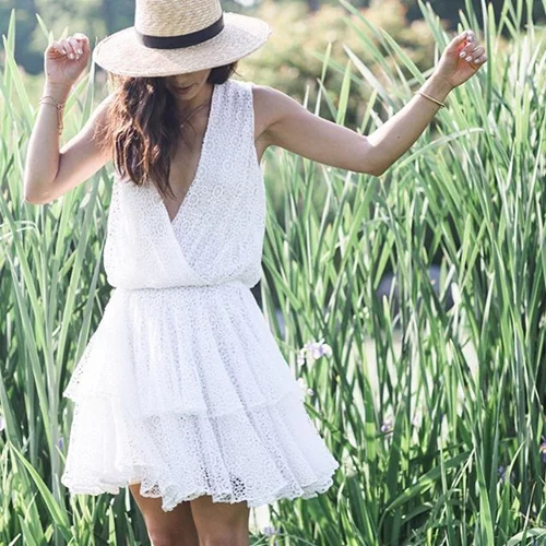 Little White Dress: Πώς φορούν οι fashion bloggers το βασικότερο φόρεμα του καλοκαιριού;