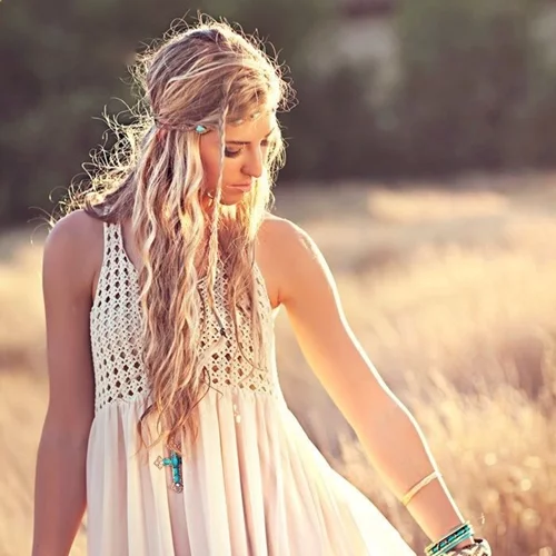 Boho χτενίσματα: Αυτές είναι όλες οι νέες τάσεις για το καλοκαίρι