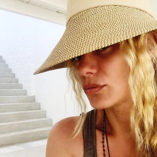 Ζέτα Μακρυπούλια: Η παιδική φωτογραφία με τους γονείς της