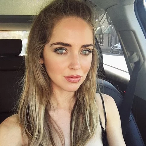 Πώς καταφέρνει η Chiara Ferragni και έχει τόσο υγιή και τέλεια μαλλιά;