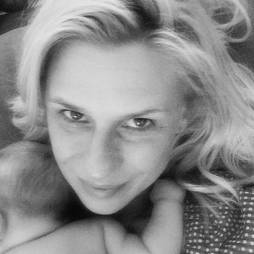 Κατερίνα Καραβάτου: Η τρυφερή νέα φωτογραφία του νεογέννητου γιου της