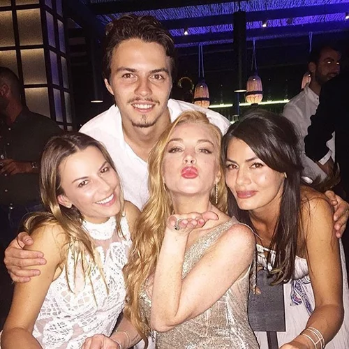 Lindsay Lohan: Βρίσκεται στη Μύκονο για τα γενέθλια της!