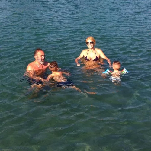 Γρηγόρης Γκουντάρας: Δείτε τον 5χρονο γιο του για…μοχίτο με τη φίλη του