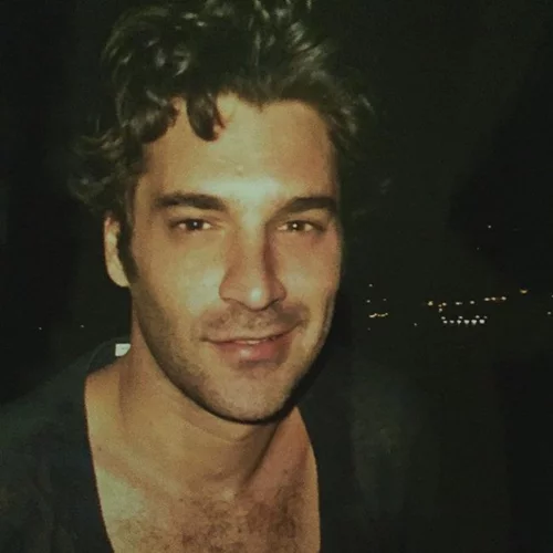 Ο Χριστόφορος Παπακαλιάτης σε ρόλο πιλότου