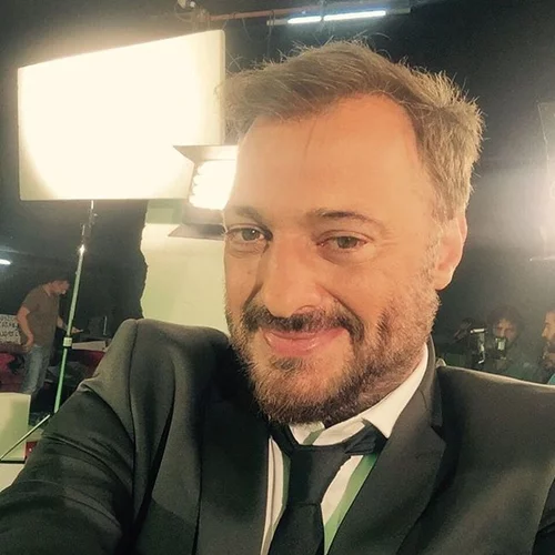 Χρήστος Φερεντίνος: Οι πρώτες backstage φωτογραφίες από τα γυρίσματα του trailer της εκπομπής Deal