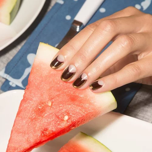 #maniMonday: Αυτό είναι το πιο έξυπνο κόλπο για τέλεια νύχια όλο το καλοκαίρι!