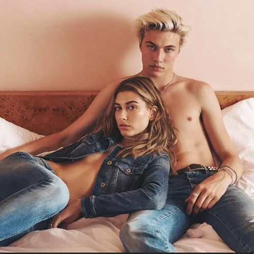 Hailey Baldwin και Lucky Blue Smith οι πρωταγωνιστές στη νέα καμπάνια της Hilfiger Denim