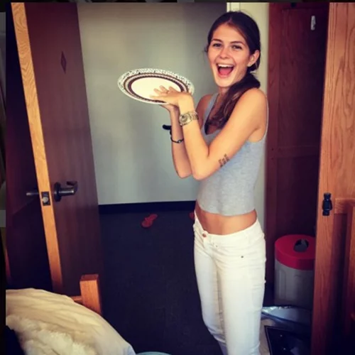 Αμαλία Κωστοπούλου: Ποζάρει με ολόσωμο μαγιό και μας εντυπωσιάζει