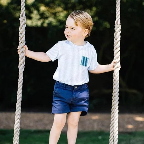 Πρίγκιπας George: Έχει τα γενέθλιά του και το παλάτι δημοσίευσε τις πιο γλυκιές φωτογραφίες του