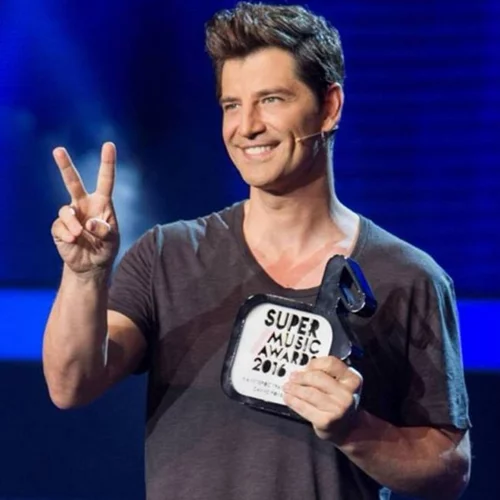 Σάκης Ρουβάς: Δείτε τον να παίζει γκολφ