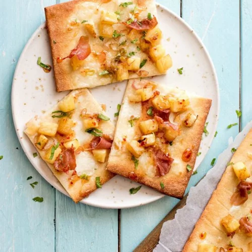 Γρήγορη και νόστιμη πίτσα με προσούτο και ανανά!