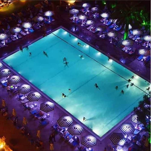 Βραδινές βουτιές κάθε Πέμπτη στην πισίνα του Hilton με δωρεάν είσοδο