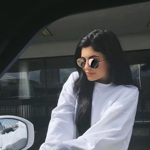 Kylie Jenner: Είναι αυτή η απόδειξη πως αρραβωνιάστηκε; (φωτογραφία)
