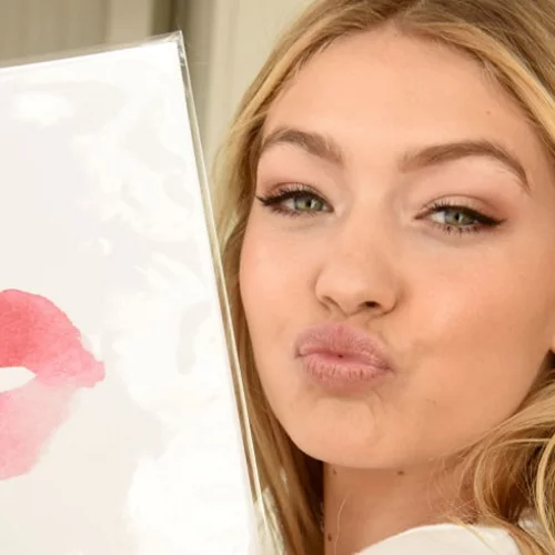 Αυτό είναι το hot summer look σύμφωνα με την make up artist