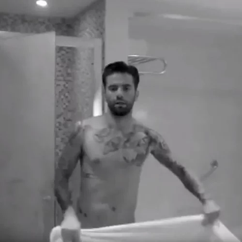 Θοδωρής Μαραντίνης: Δείτε τον ολόγυμνο!