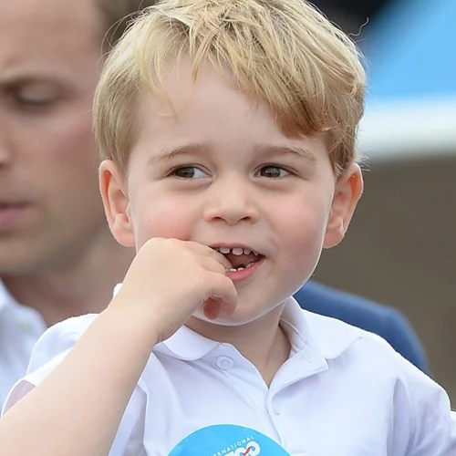 Ο πρίγκιπας George μεγάλωσε: Στην πρώτη επίσημη εμφάνιση με τους γονείς του