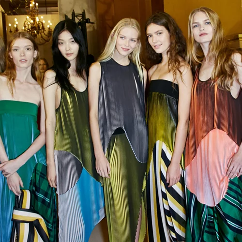 Καλεσμένη σε γάμο τον Σεπτέμβρη |  Οι πιο κομψές επιλογές για να εντυπωσιάσεις